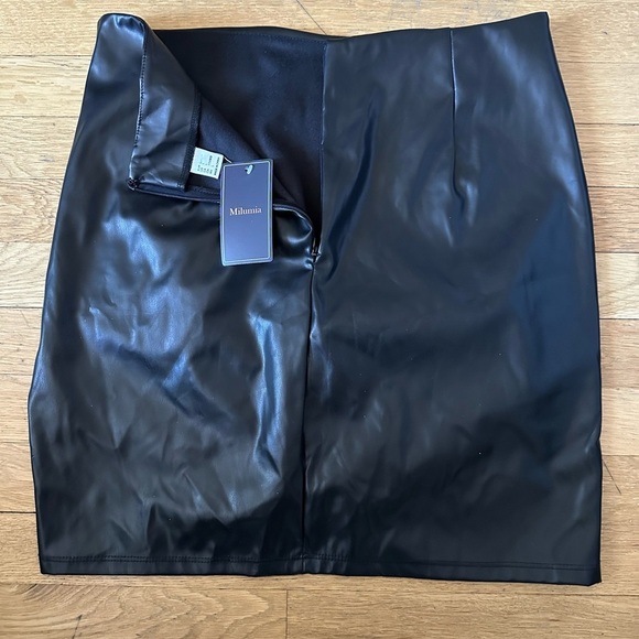 Black Ruched Asymmetrical Mini Skirt - Picture 2 of 5